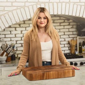 7 October: Selena on Instagram: Sooo Season 3 means I’m basically a cooking pro right? 👩🏻‍🍳