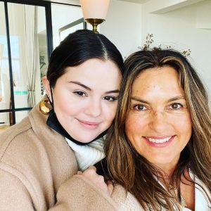 12 November: @therealmariskahargitay on Instagram: Such a beautiful afternoon with this sweet soul