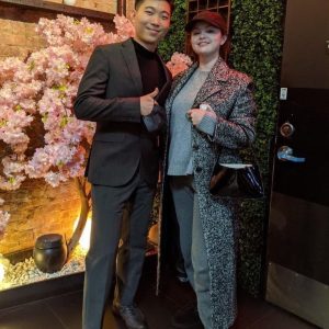 4 November: check out new pic of Selena with a fan in New York!