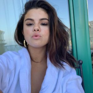 9 December: Selena on Instagram: Hi