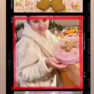 19 December: check out new cute pic of Selena posted by @gabriellafka on Instagram story