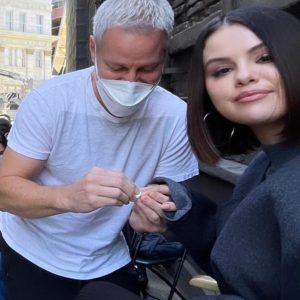 4 January: @tombachik on Instagram: On set with my fav @selenagomez 🥰
