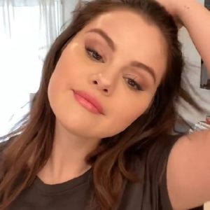 25 January: Selena doing her makeup in the new Tik Tok video shared by Rare Beauty
