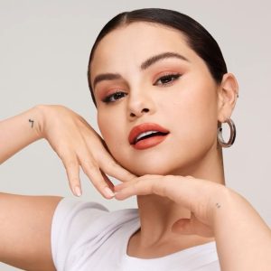 25 January: more new promo pics of Selena for Rare Beauty
