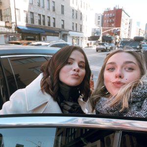 15 February: Selena with a fan in New York yesterday!