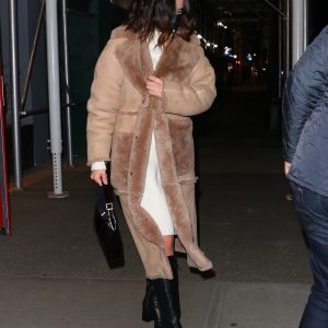 23 March: Selena arriving at the restaurant Casa Lever with Cara Delevingne in New York!