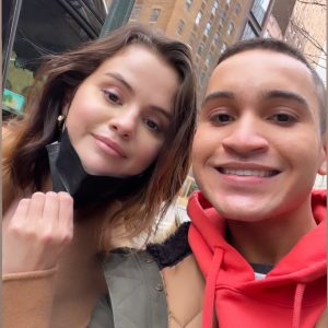 5 March: new SELfie of Selena with a fan!