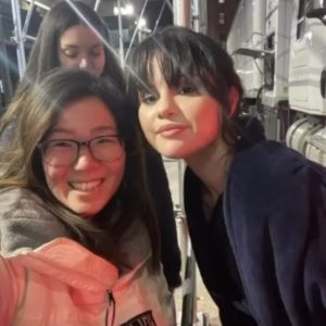 30 March: Selena with fans on set of OMITB in New York
