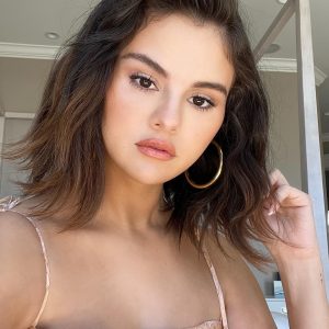 12 April: new hot SELfies of Selena!