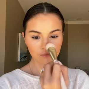 23 April: Selena doing her morning makeup in the new video shared via Tik Tok