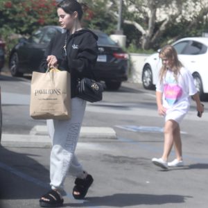 24 May: Selena with Grace spotted on shopping in Los Angeles