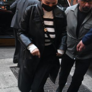 10 May: new video of Selena arriving at Lattanzi restaurant in New York