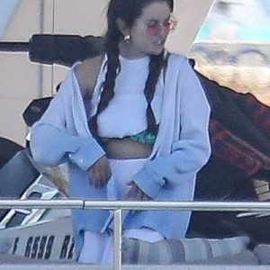 30 May: Selena spotted on the Yacht in Malibu, CA