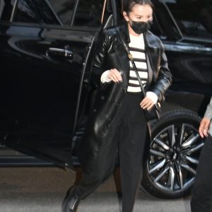 10 May: new candids of Selena arriving at Lattanzi restaurant in New York