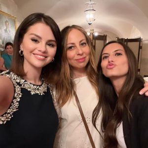 24 May: more pics of Selena from the White House