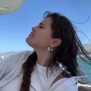 30 May: Selena having fun on the yacht in the new TikTok video