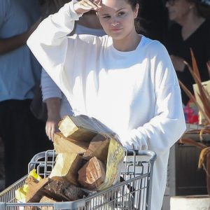 17 June: Selena leaving  Vintage Grocers in Malibu, California