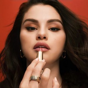 23 June: Selena poses for  “Use Kind Words” collection by Rare Beauty