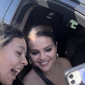 15 June: pics & videos of Selena with fans while arriving at Jimmy Kimmel Live tonight in Los Angeles