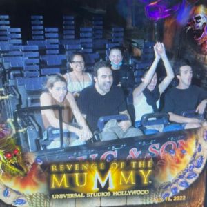 New rare pic of Selena with friends at the Universal Studios from July 16