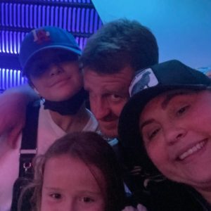 26 August: new pic of Selena with her family!