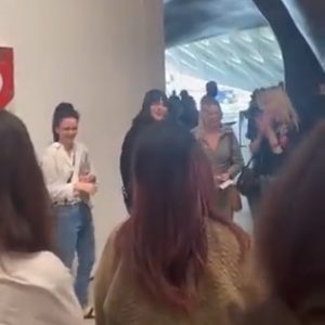 22 September: new video of Selena at The Broad Art Museum in Los Angeles