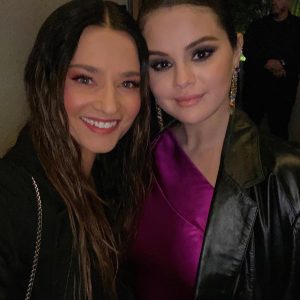 11 November: new pic of Selena with a fan at My Mind And Me premiere
