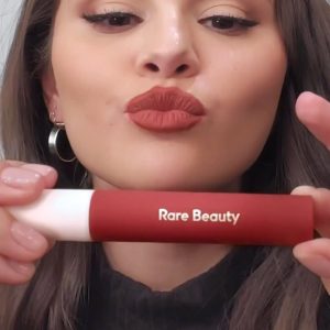 11 November: check out new vodeo of Selena promoting  Lip Soufflé Matte Lip Cream by Rare Beauty