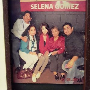 26 November: Ricardo Gomez shared rare pic of Selena with family from 2011