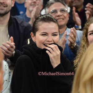 13 November: Selena looks all shy and smiling at Knicks vs Thunder basketball game in New York