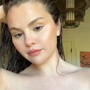 24 December: check out new makeup routine video from Selena on TikTok