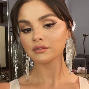 18 January: Selena looks gorgeous on a new selfie for Rare Beauty
