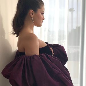 10 January: picturs of Selena preparing to attend The Golden Globe Awards