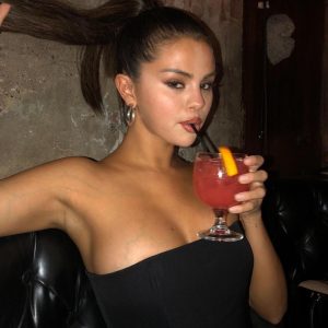 22 February: Selena on Instagram: I deleted this one time because I thought maybe it was too much