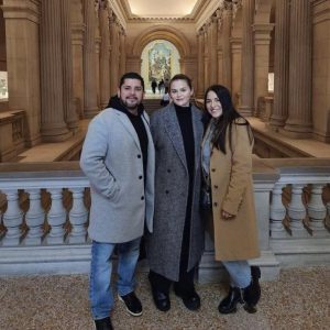 12 March: new picture of Selena with her dad and stepmother in New York