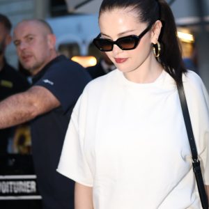 17 June: Selena arriving & leaving ‘Gigi Monko’ restaurant in Paris