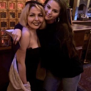 21 June: new rare picture of Selena with a fan