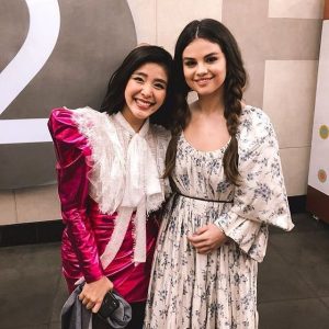 22 June: new rare picture of Selena with a fan at the ‘Frozen 2’ premiere in Los Angeles from 2019