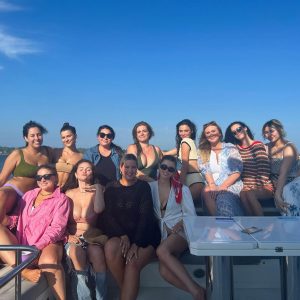 31 July: new pictures of Selena with friends from their trip on a yacht