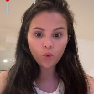 13 July: Selena looking naturally pretty in the new TikTok videos