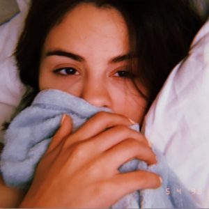 6 August: Selena shared cute selfie via Instagram story