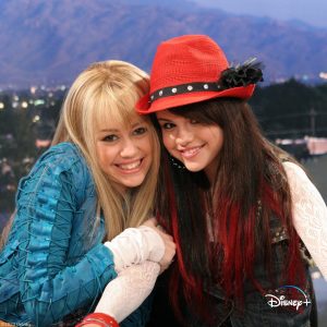 27 August: new HQ still with Selena & Miley from ‘Hannah Montana’
