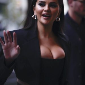 25 September: Selena looks mesmerizing while leaving her hotel in Paris