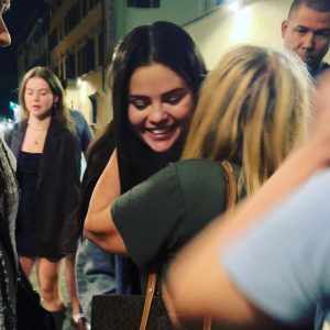 16 September: Selena with fans in  Florence, Italy
