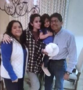 4 October: check out new rare pic of Selena with Victoria and her grandparents