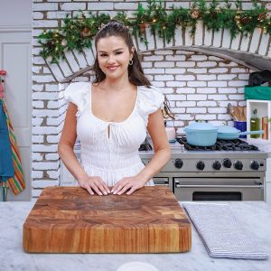 28 November: watch new funny sneak peek from ‘Selena + Chef: Home for the Holidays’