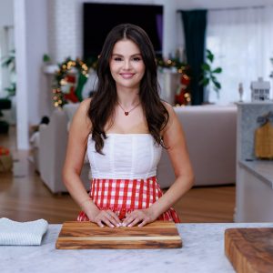 15 December: new HQ stills from ‘Selena + Chef: Home for the Holidays’