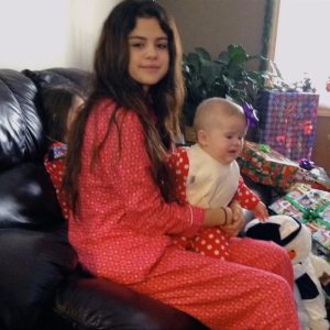 22 December: new super cute pics of Selena on Christmas back in the day