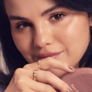 19 December: new commercial videos with Selena for Rare Beauty