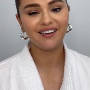 18 December: new video of Selena for Sephora Australia